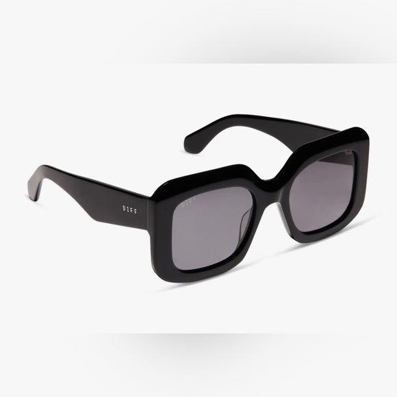 Diff Eyewear Accessories - DIFF eyewear black giada oversized Square Sunglasses new with‎ cloth case new